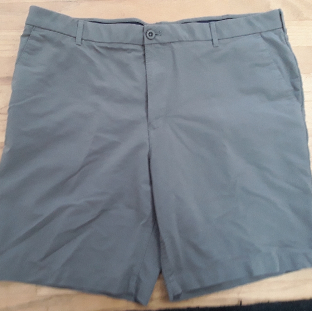 IZOD mens grey size 40 shorts